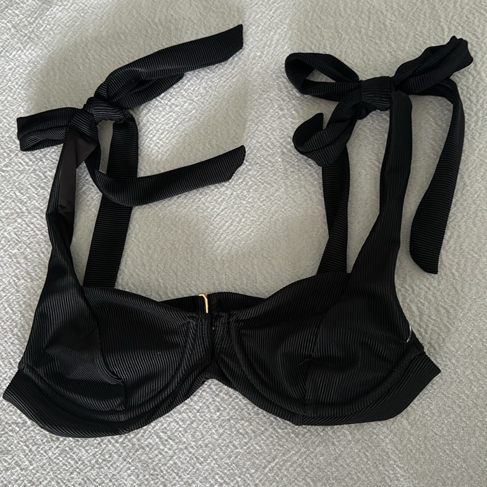 Beach Riot underwire Bikini TOP, Medium - Picture 4 of 7
